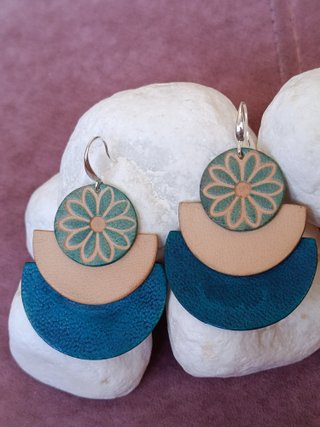 Pendientes de diseño colores muchos colores.