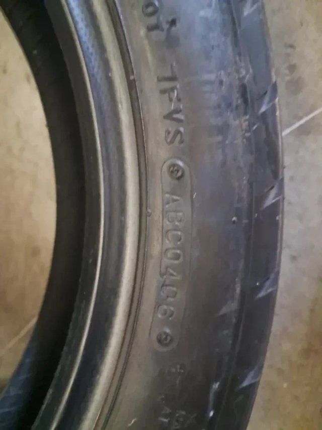 Neumático 130/90-15