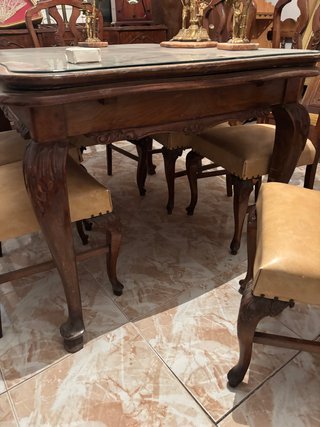 Mesa y 6 sillas de madera