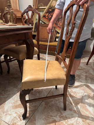 Mesa y 6 sillas de madera