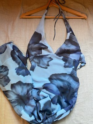 Vestido largo floral azul Zara