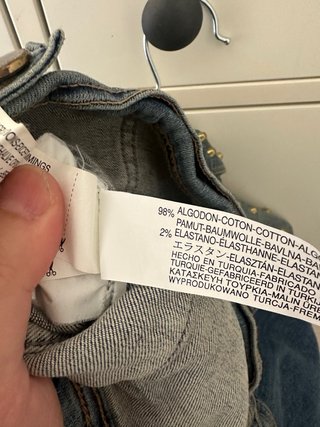 Cazadora vaquera Zara tachas doradas