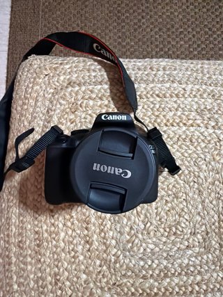 Canon EOS 2000D EF-S 18-55mm III Kit