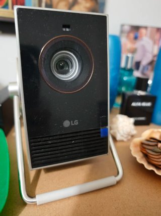 Proyector LG Cine Beam Q Laser 4K HU710PB