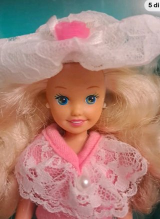 Barbie Sharin' Sisters bambole e vestiti