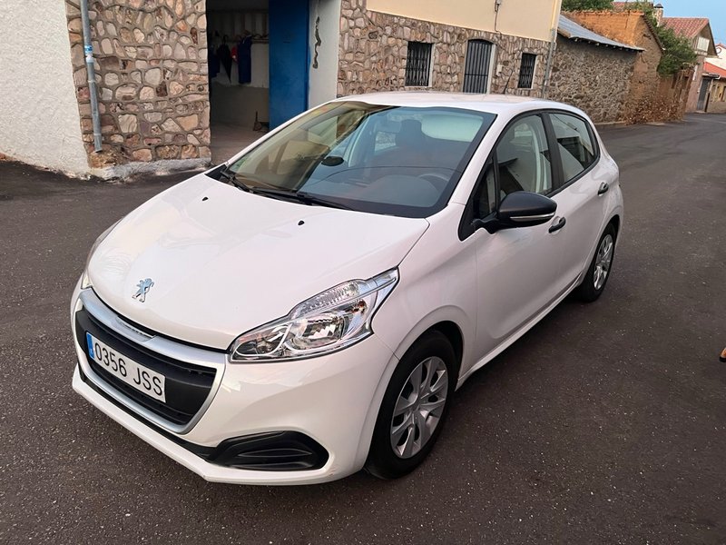 Peugeot 208 2016 - foto 1