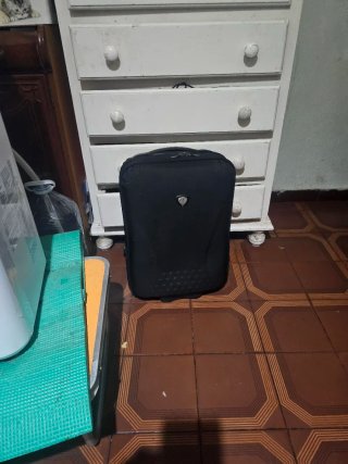 Maleta de viaje negra con ruedas medida largo46,17