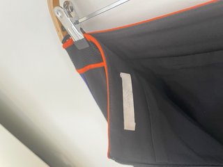 Falda BOSS negra talla 42
