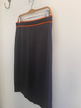 Falda BOSS negra talla 42