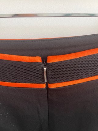 Falda BOSS negra talla 42
