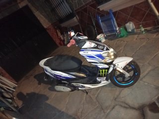 Yamaha Jog RR Scooter Azul y Blanco
