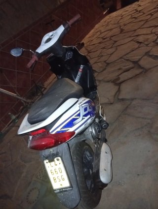 Yamaha Jog RR Scooter Azul y Blanco