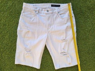 Pantalón corto vaquero blanco roto