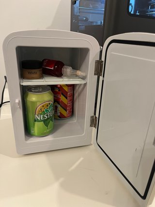 Nevera cosméticos y refrescos
