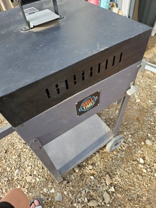 Barbacoa de carbón metálica con ruedas