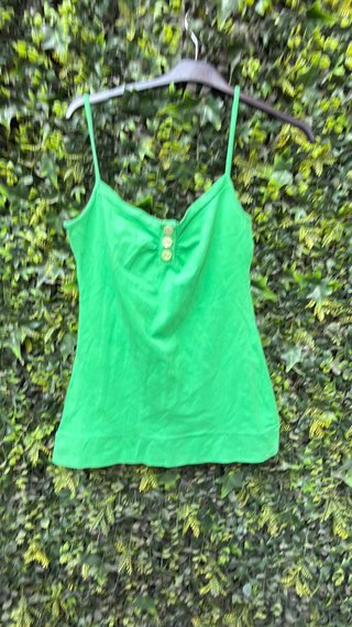 Camisa verde con botones