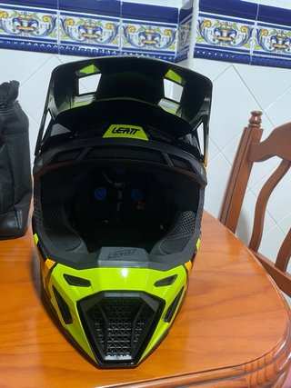 Casco Leatt 8.5 Tiger con Gafas