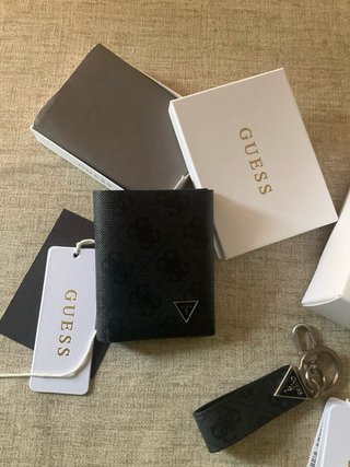 Cartera y llavero Guess