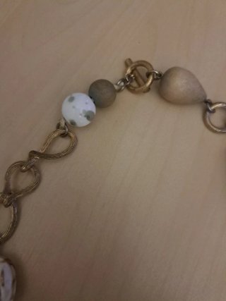 Collar Zara con conchas y cierre de gancho