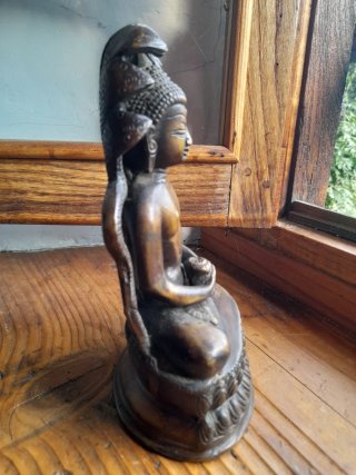 Figura de Buda  protegido por el rey Naga. Bronce.
