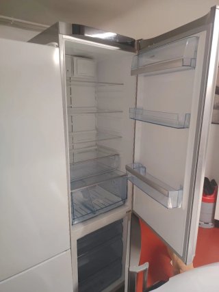 Frigorífico AEG plateado