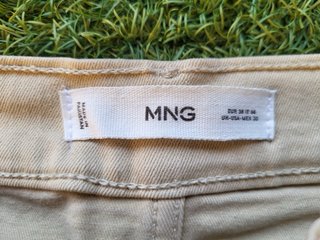 Pantalón vaquero color crema MNG