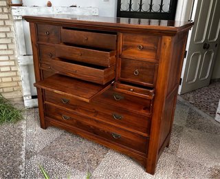 Mueble aparador de madera con cajones