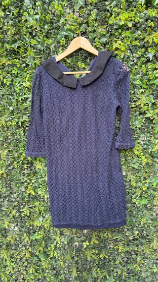 Vestido azul con encaje y cuello Peter Pan