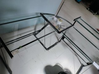 Mesa de oficina cristal y metal en forma de L