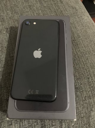 iPhone SE 2da Gen 2020 Negro Con caja no orignal