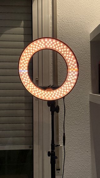 Aro de Luz Potente Trípode Resistente y alto.