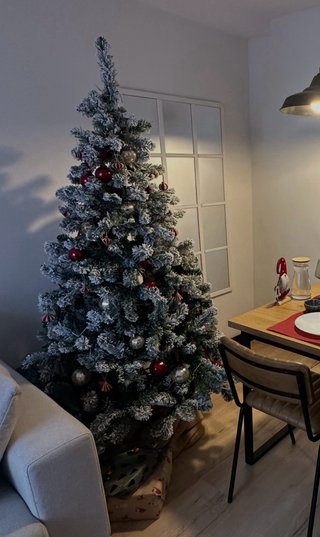 Árbol de Navidad con nieve