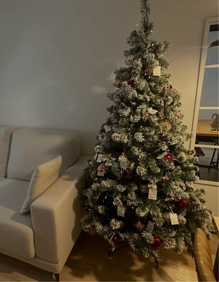 Árbol de Navidad con nieve