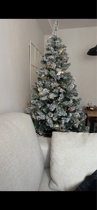 Árbol de Navidad con nieve