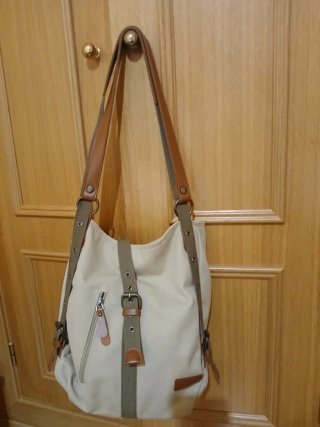 Bolso de mujer beige y marrón