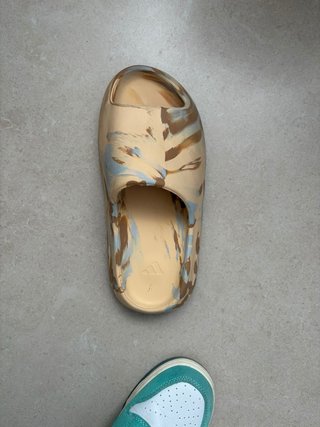 Yeezy Slides Beige Multicolor Talla 42