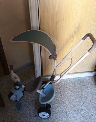 Triciclo bebé con manillar y asiento