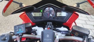 Honda VFR 800 Roja y Dorada.