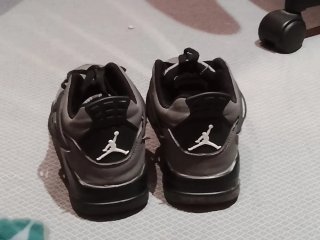 Zapatillas deportivas grises y negras