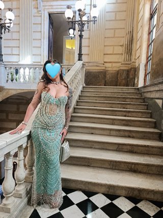 Vestido de fiesta plateado y verde azulado