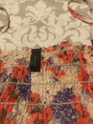 Blusa Benetton floral tirantes