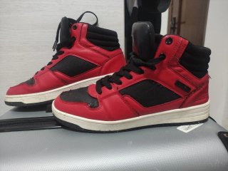 Zapatillas altas Cropp rojas y negras