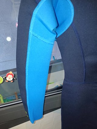 Neopreno OLAIAN negro y azul