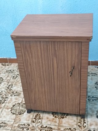 Máquina de coser Sigma con mueble
