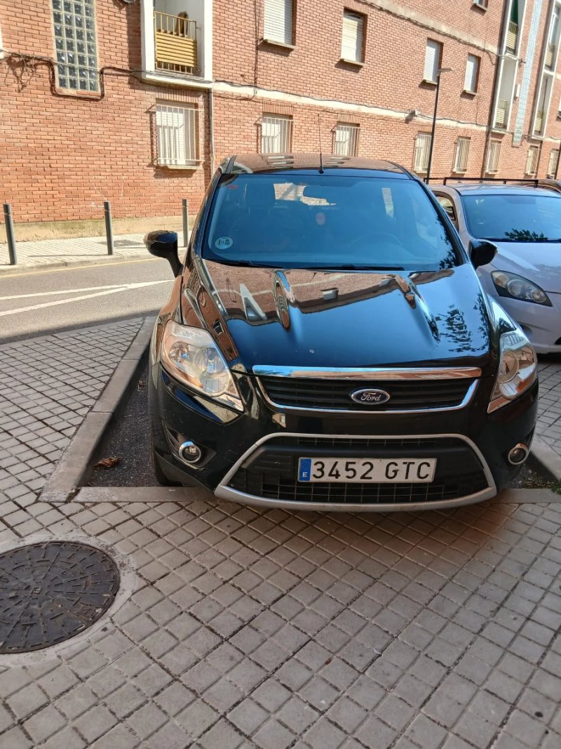 Ford Kuga 2010 - foto 1