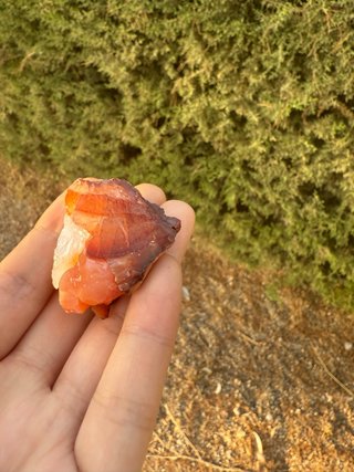 Mineral de cuarzo naranja