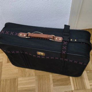 Maleta Skyflite Negra con Detalles Rosas