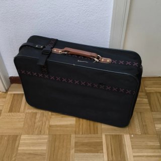 Maleta Skyflite Negra con Detalles Rosas