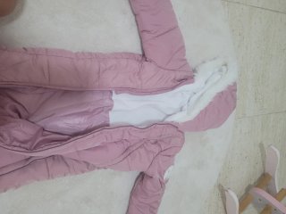 Mono de nieve para bebé rosa con capucha 98 cm.