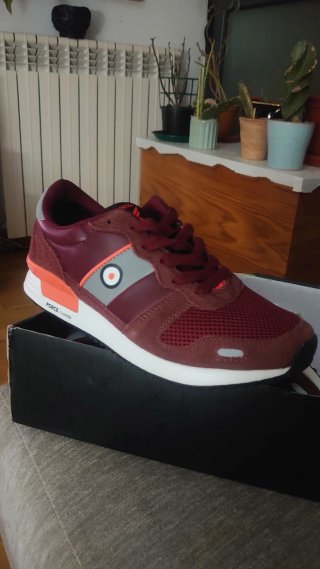 Tenis Polinesia Rojo y Gris Talla 40